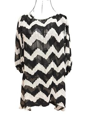 Lily Star Black and White Abstract Chevron Print Blouse